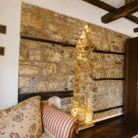 Сasa de vacaciones Guva Stone House Mangalem Berat