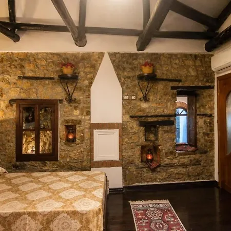 Guva Stone House Mangalem * Berat